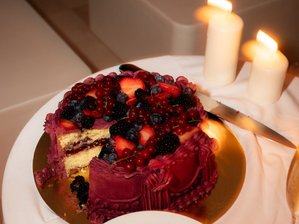 Skip the White Cake: 5 Non-Traditional Wedding Cakes Modern Brides Love in&nbsp;2026