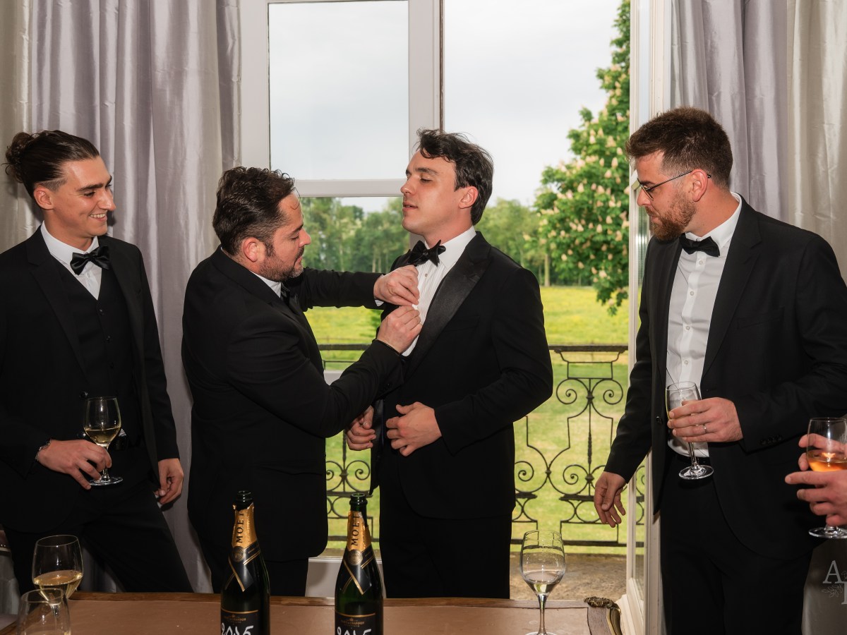 Groom Getting Ready Photos in France: 5 Tips to Capture the Best&nbsp;Moments