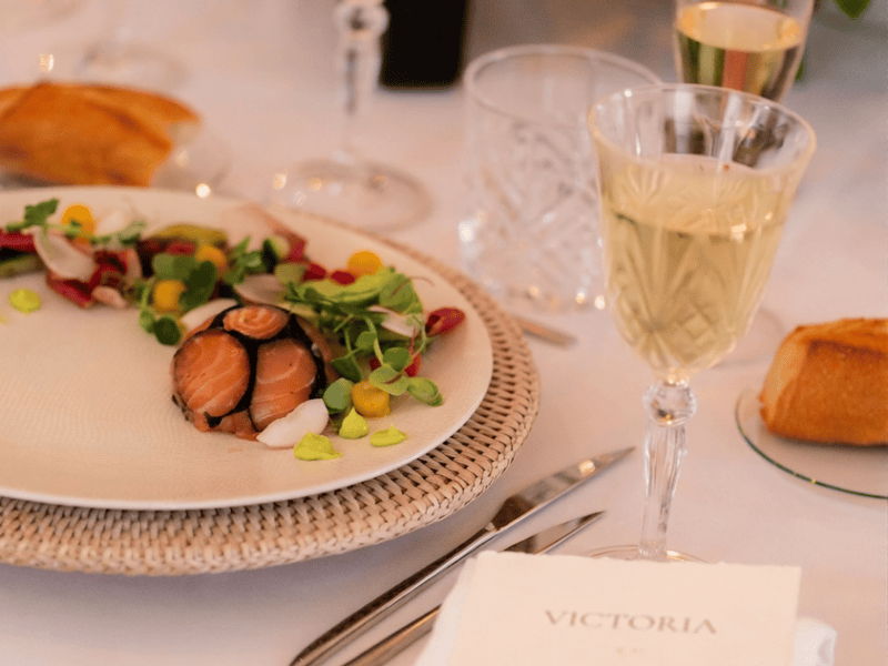 How to Choose Your Wedding Menu + Caterer in France: What to Know Before You&nbsp;Taste