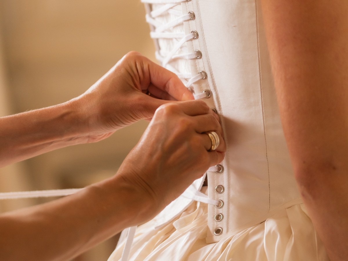 The Magic of a Bridal Morning: Getting Ready With Your&nbsp;Bridesmaids